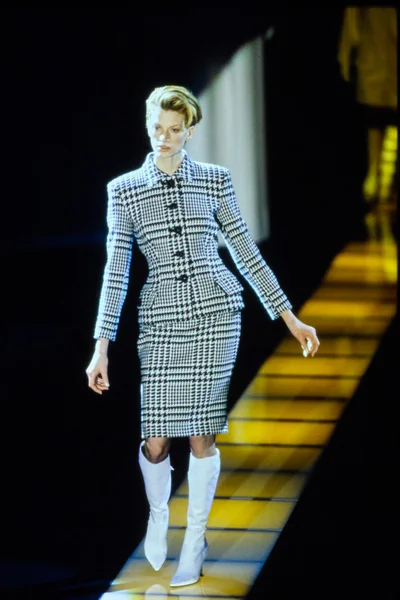 Look 10